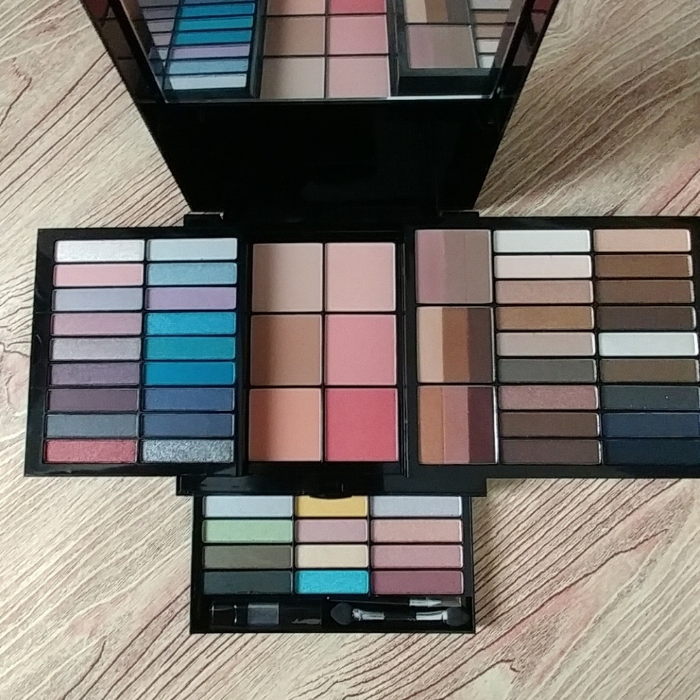 Profusion Elevation Multi-Tier Make-up Kit